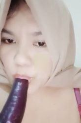 Tantri J=Hijab SUka Mainan Terong