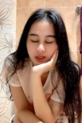 Shabila Toket Bulet Imut show Memek No Jembut