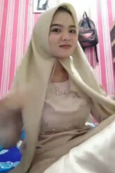 Neng Jilbab PAP Buat Ayank Sampai Bogel